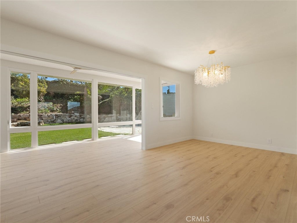 99 Calle Mayor, living room