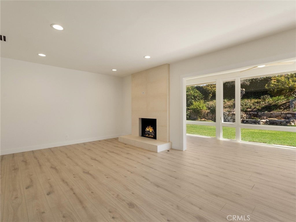 99 Calle Mayor, living room with fireplace